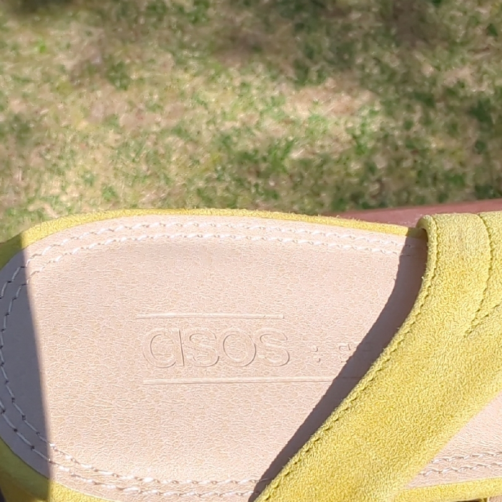 Chic Yellow Slingback Block Heels - image 3